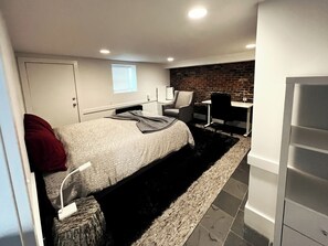 1 bedroom, desk, travel cot, free WiFi