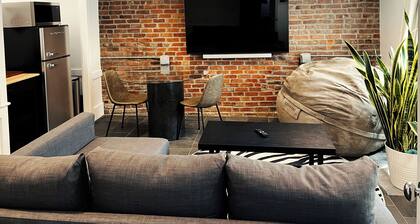 Chic 1-bedroom in vibrant Downtown Jersey City - 5 minutes walk to subway