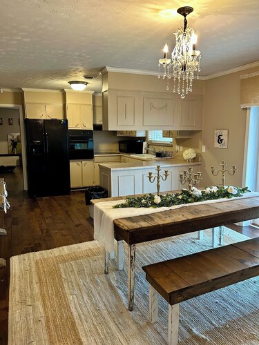 Charming 3-bedroom farmhouse in the hills of East Tennessee