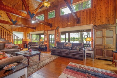 Charming 3-bedroom cabin with AC and WiFi in wonderful Town Creek