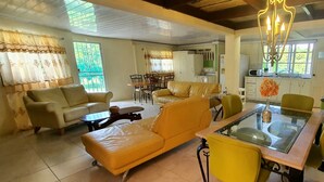 Living area - Mandarin Housing III (Cumana)
