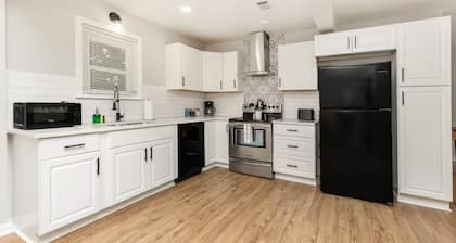 Home away from Home: Charming 3-bedroom house in delightful Bonaire with AC WiFi