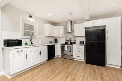 Home away from Home: Charming 3-bedroom house in delightful Bonaire with AC WiFi