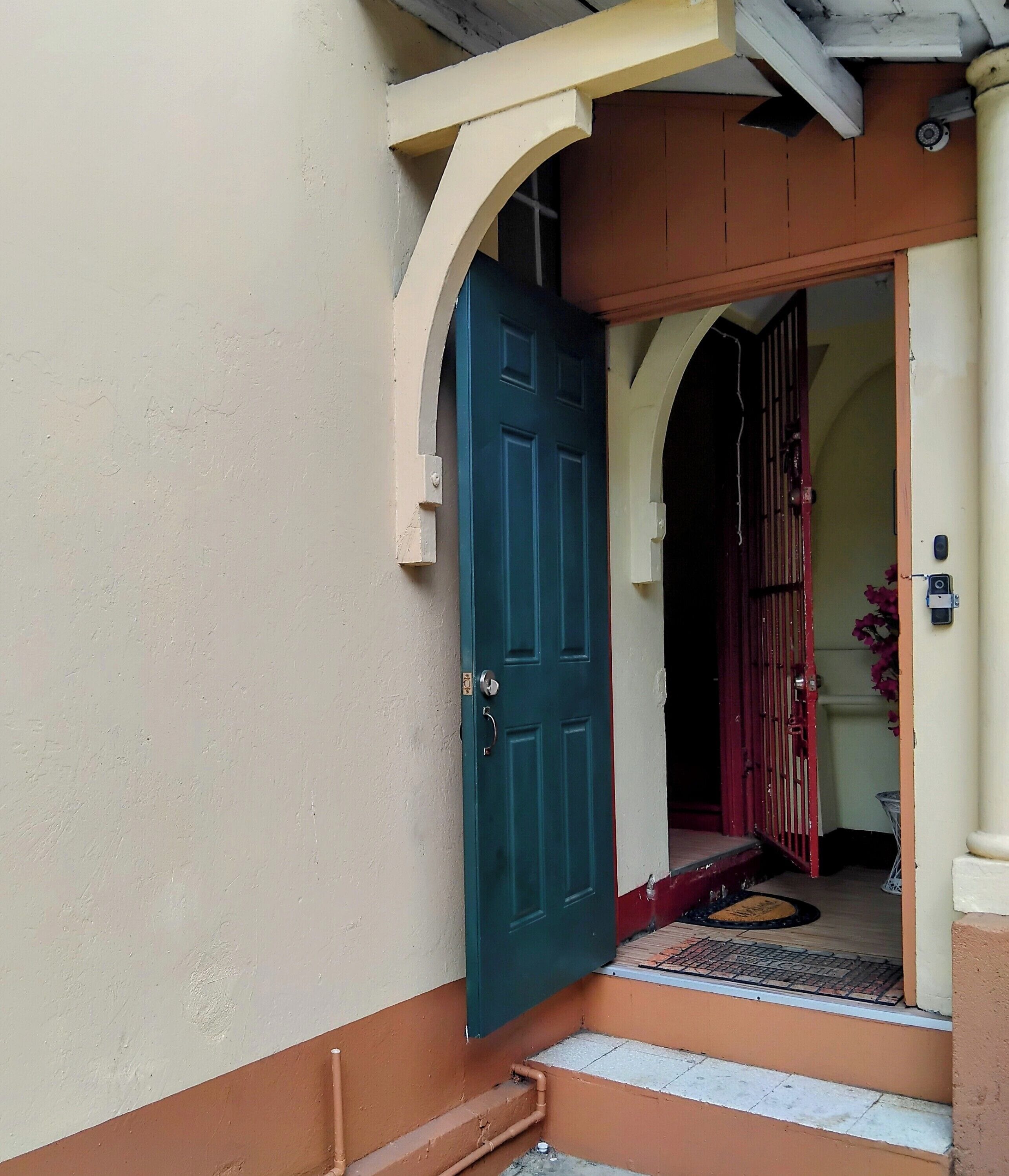 Majoituspaikan sisäänkäynti