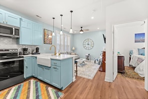 Refrigerador, microondas, horno, placa de cocina