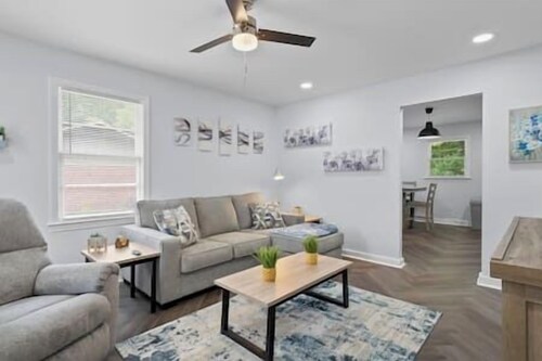 Entire Duplex 10 Mins from DT Greenville