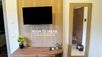 3 bedrooms, Egyptian cotton sheets, premium bedding, down duvets