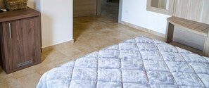 Habitación triple clásica | Sábanas de algodón egipcio y ropa de cama de alta calidad