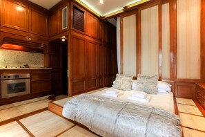 1 habitación, tabla de planchar con plancha, wifi gratis y ropa de cama 