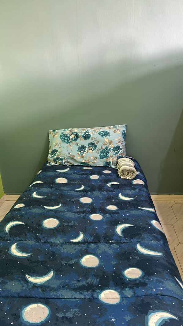 2 bedrooms, bed sheets