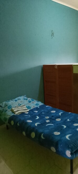 2 bedrooms, bed sheets