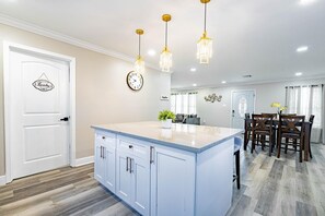 Interior - Charming 3-bedroom house with AC and WiFi in awesome Kenner (Kenner)