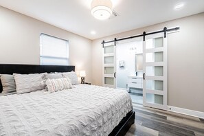 3 bedrooms, iron/ironing board, WiFi, bed sheets - Charming 3-bedroom house with AC and WiFi in awesome Kenner (Kenner)