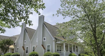 Charming 2-bedroom cottage with AC, fitness room, WiFi in welcoming Williamsburg