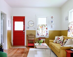Books, music library, stereo - Swiss-Modern 1918 Cottage in Aksarben (Omaha)