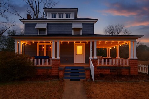 Roberson House: Private Pool|Walk to Downtown|Sleeps 12