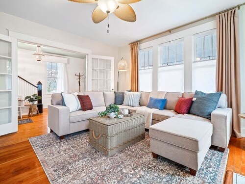 Roberson House: Private Pool|Walk to DT|Sleeps 12