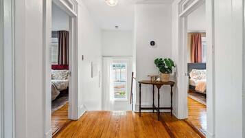 6 habitaciones, tabla de planchar con plancha y wifi gratis