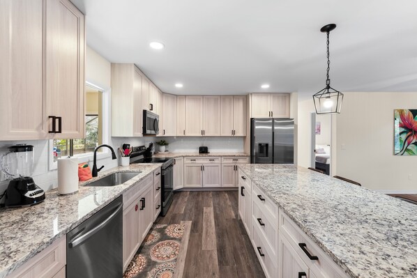 Fridge, microwave, oven, stovetop - Pine Lake Golf Getaway, Heated Pool, Sun Loungers (Palm Coast)