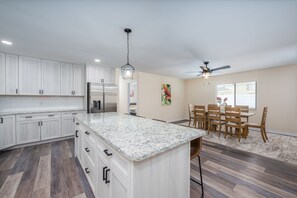 Fridge, microwave, oven, stovetop - Pine Lake Golf Getaway, Heated Pool, Sun Loungers (Palm Coast)