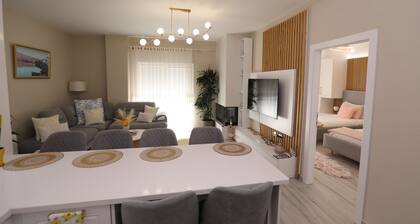 Lakeside Serenity Apartment