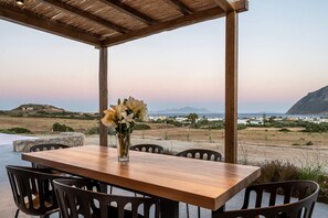 Outdoor dining - Majestic Private Pool Villa (Kefalos)