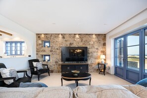 Smart TV - Majestic Private Pool Villa (Kefalos)