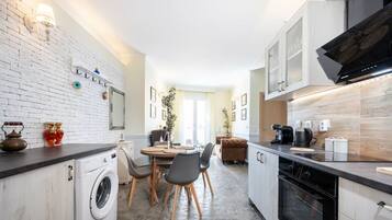 Frigorifero, microonde, forno, lavastoviglie