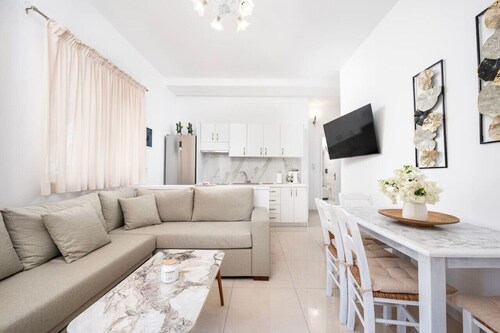 Turtle Cove Cottage | Beachfront