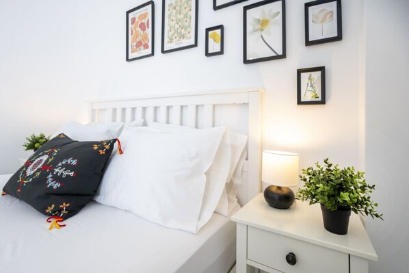Iron/ironing board, WiFi (free), bed sheets