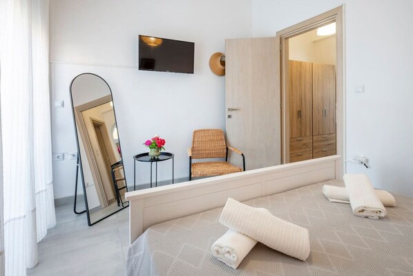 1 bedroom, iron/ironing board, free WiFi, bed sheets