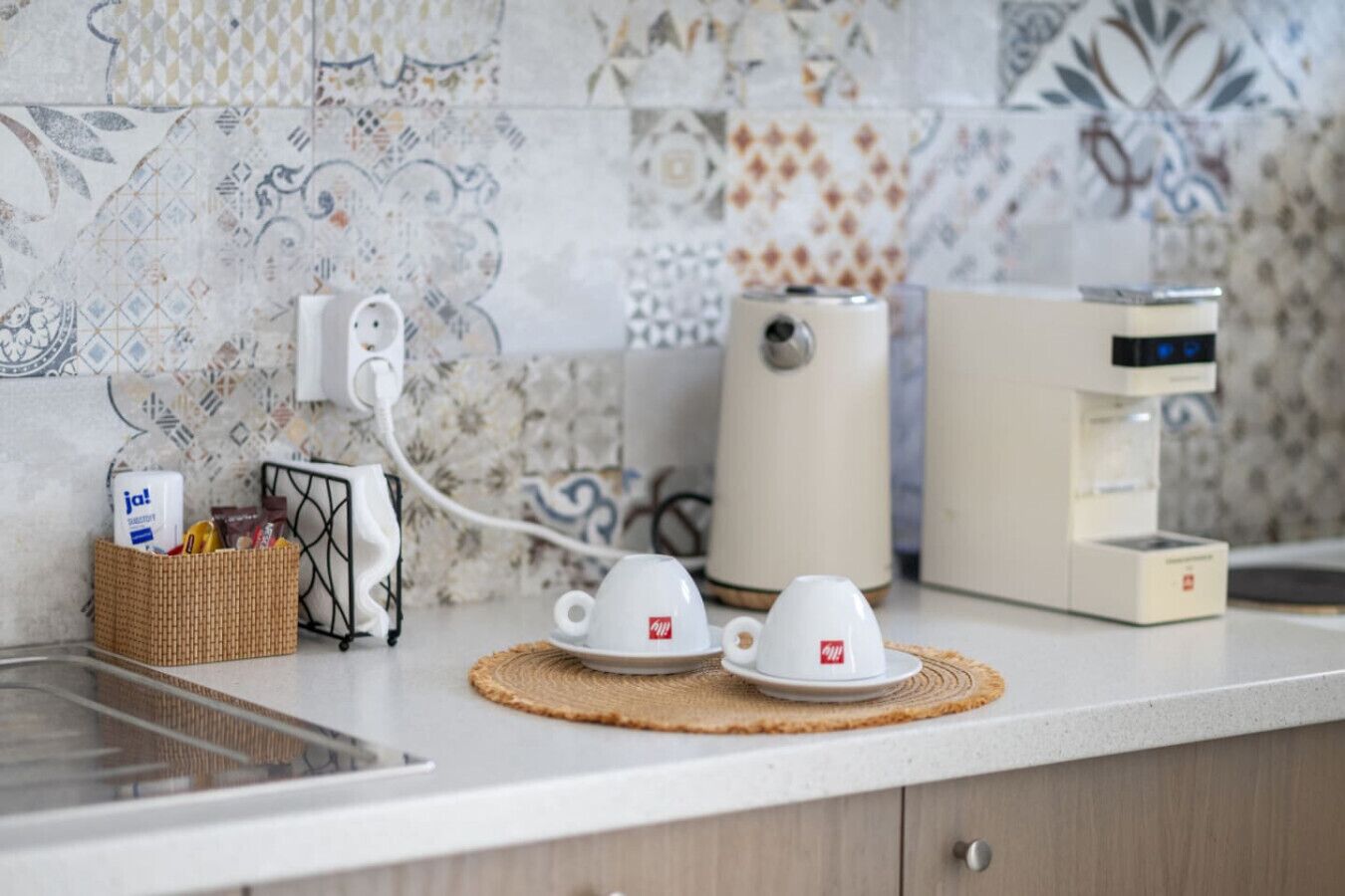 Coffee/tea maker, fridge, oven, cookware/dishes/utensils