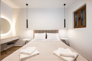 3 chambres, chambres insonorisées, fer et planche à repasser