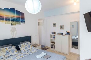 1 dormitori, planxa i posts de planxar, wifi gratuïta i roba de llit 