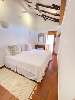 3 bedrooms, iron/ironing board, WiFi, bed sheets - XVII Century Home with Contemporary Renovations! (Barichara)