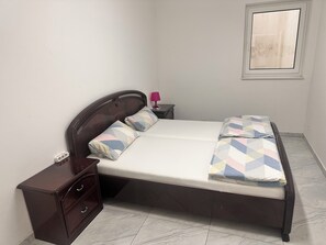 3 slaapkamers, een strijkplank/strijkijzer, reisbedje, gratis wifi