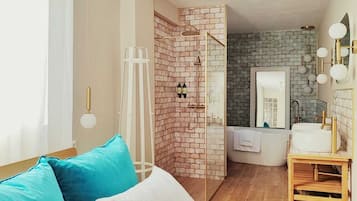 Daunenbettdecken, Betten mit Memory-Foam-Matratzen, Schreibtisch