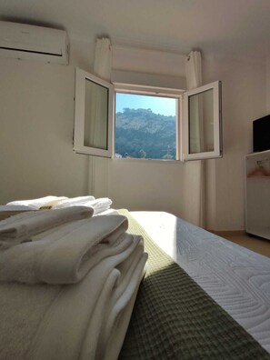 Couette en duvet d'oie, matelas mémoire de forme, bureau, Wi-Fi gratuit