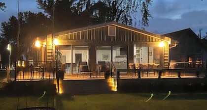 Memorable Vacation Awaits on Big Chapman Lake! Sleeps 8! Optional Pontoon!