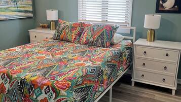 3 slaapkamers, een strijkplank/strijkijzer, reisbedje, gratis wifi