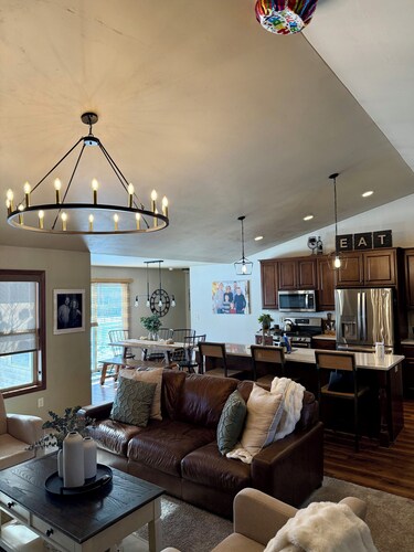Beautiful 4 bedroom house located in West Depere. Just 7 miles from Lambeau!