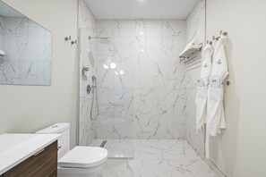 Séchoir à cheveux, serviettes fournies