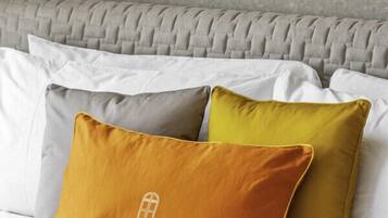 1 camera, una scrivania, ferro/asse da stiro, culla da viaggio