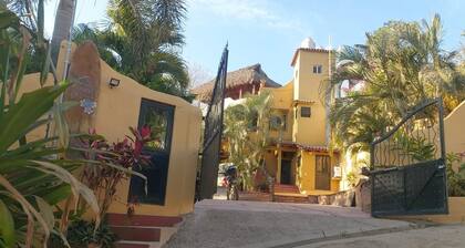 Casa Paraiso II with AC, Wi-Fi, Pool, water filtration, full concierge service.