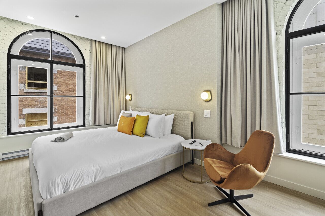 1 多间卧室、办公桌、熨斗/熨衣板、旅行婴儿床