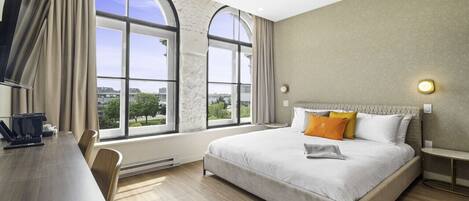 1 室のベッドルーム、デスク、アイロン / アイロン台、旅行用ベビーベッド