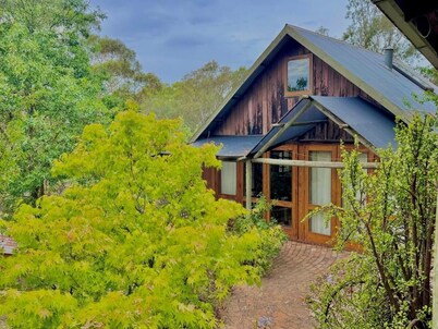Mudbrick Retreat in Adelaide Hills - Maccy's Cottages!