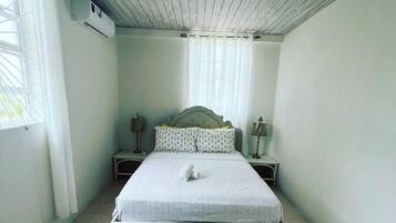 1 habitación, tabla de planchar con plancha, wifi y ropa de cama