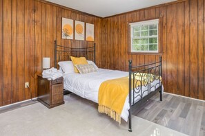 3 Schlafzimmer, Schreibtisch, Bügeleisen/Bügelbrett, kostenloses WLAN