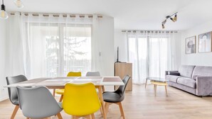 Dining - Pleasant apt with balcony -6P-Proche Disney/Paris (Champigny-sur-Marne)